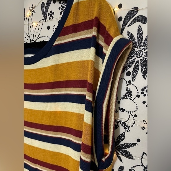 Multi color gold hued plus size sleeveless tank top in like new condition - Picture 3 of 6